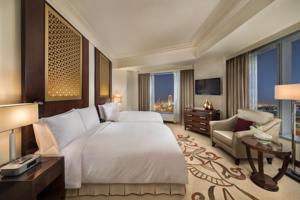 تور دبی هتل کنراد - آژانس مسافرتی و هواپیمایی آفتاب ساحل آبی