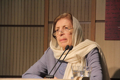    خبر اهدائ جایزه سرو ایرانی به استاد ژاله آموزگار