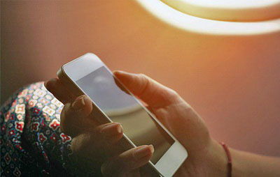    خبر چرا باید تلفن همراه خود را در هواپیما خاموش کنیم؟