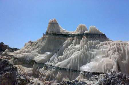   خبر هیات گردشگران جمهوری چک از کوه نمک بوشهر دیدن کردند