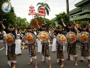    خبر موسیقی و رقص های محلی در خیابان های بالی