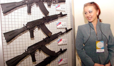 سلاح های مدرن روسیه در نمایشگاه دهلی به نمایش گذاشته می شود