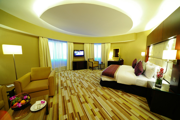 تور دبی هتل الحمراء - آژانس هواپیمایی و مسافرتی آفتاب ساحل آبی