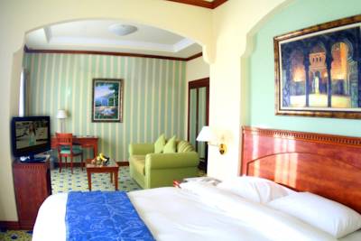 تور دبی هتل ریویرا - آژانس مسافرتی و هواپیمایی آفتاب ساحل آبی