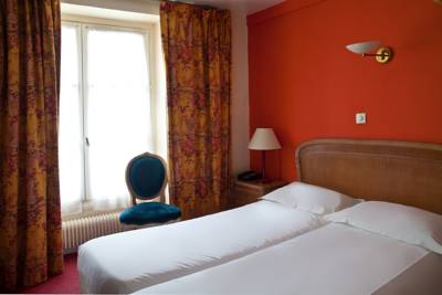 تور فرانسه تونیک هتل - آفتاب مسافرتی و هواپیمایی آفتاب ساحل آبی  
