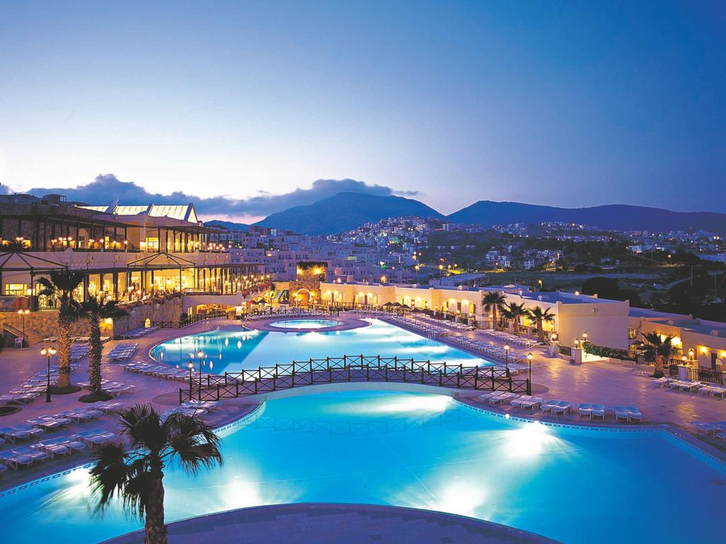 تور ترکیه هتل واو - آژانس مسافرتی و هواپیمایی آفتاب ساحل آبی